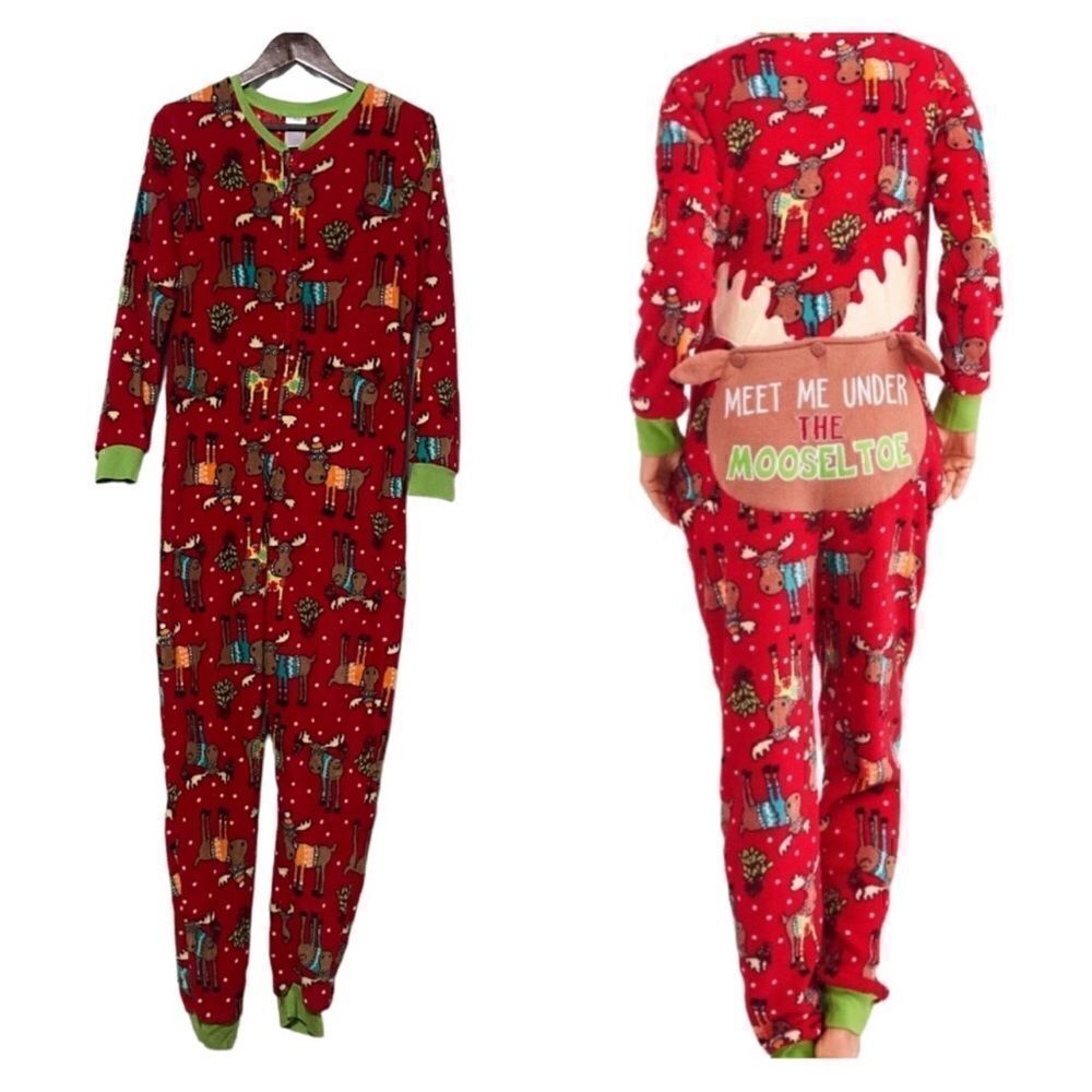 Moose Holiday Flap Back PJ’s  “Meet Me Under The Mooseltoe Onesie Pajamas. Sz M.